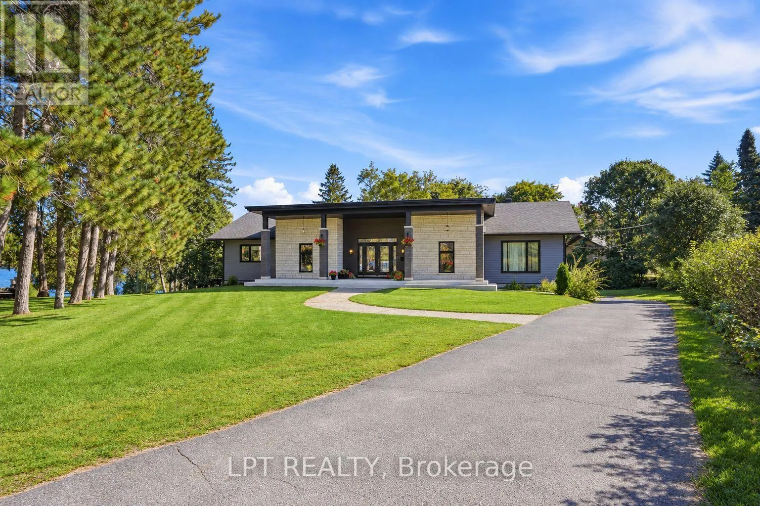 31 CARILLON CRESCENT