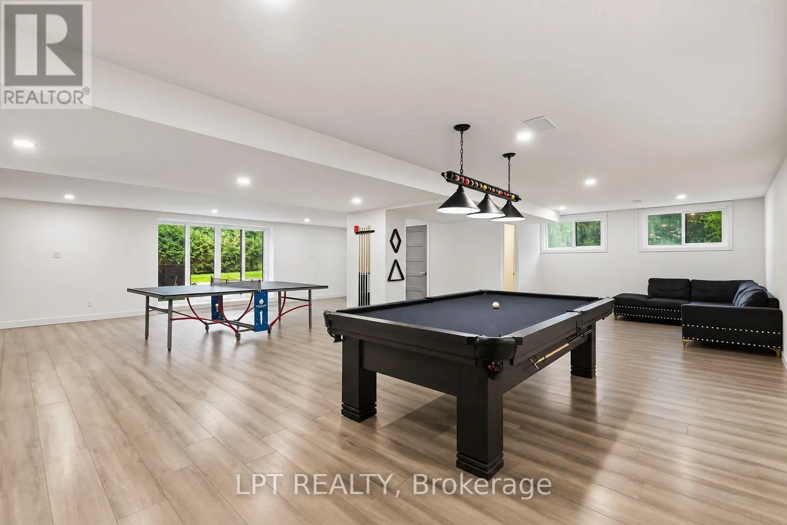31 CARILLON CRESCENT