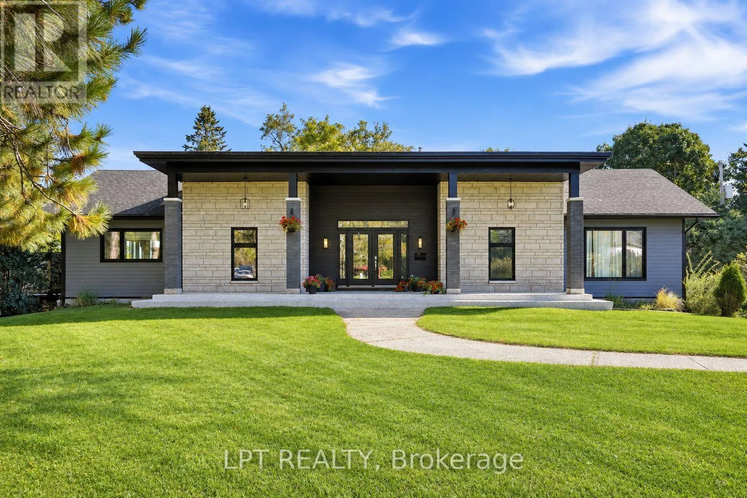 31 CARILLON CRESCENT
