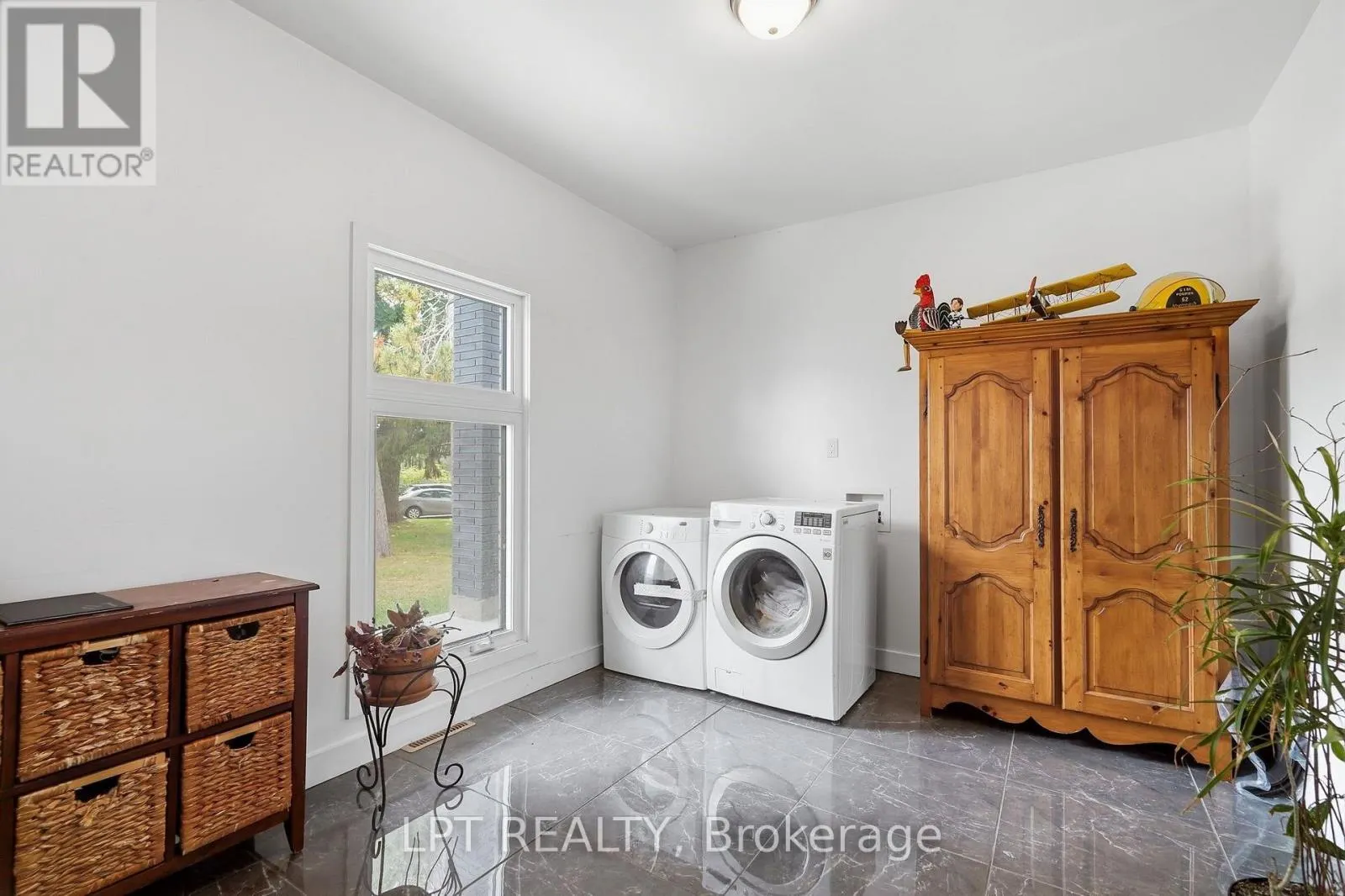 31 CARILLON CRESCENT
