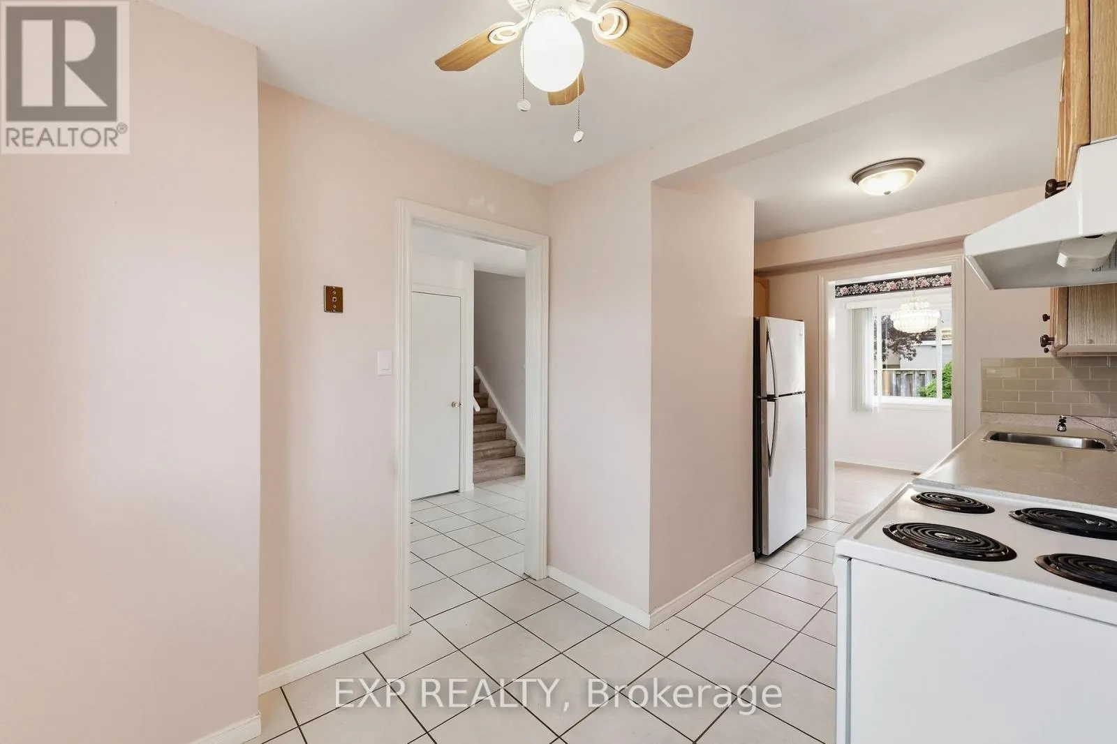38 - 195 QUEEN VICTORIA DRIVE #38