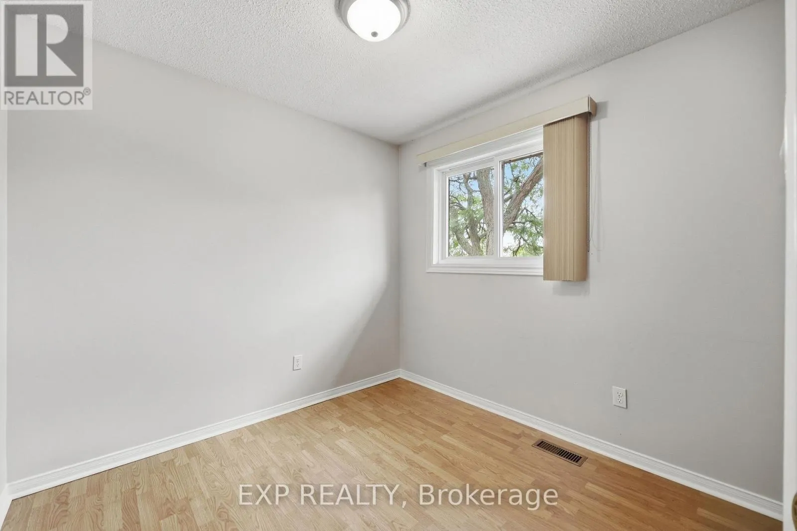 38 - 195 QUEEN VICTORIA DRIVE #38