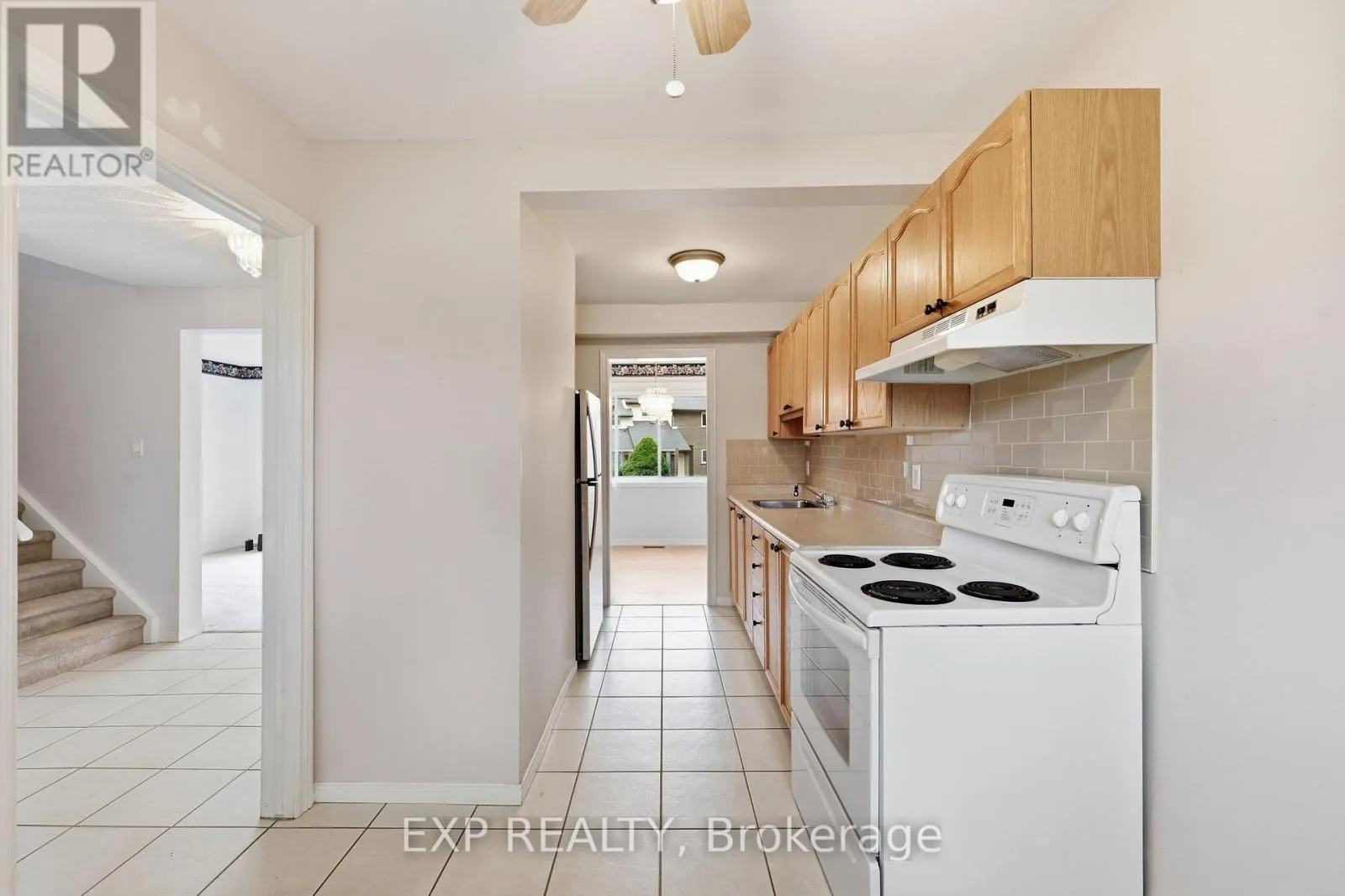 38 - 195 QUEEN VICTORIA DRIVE #38