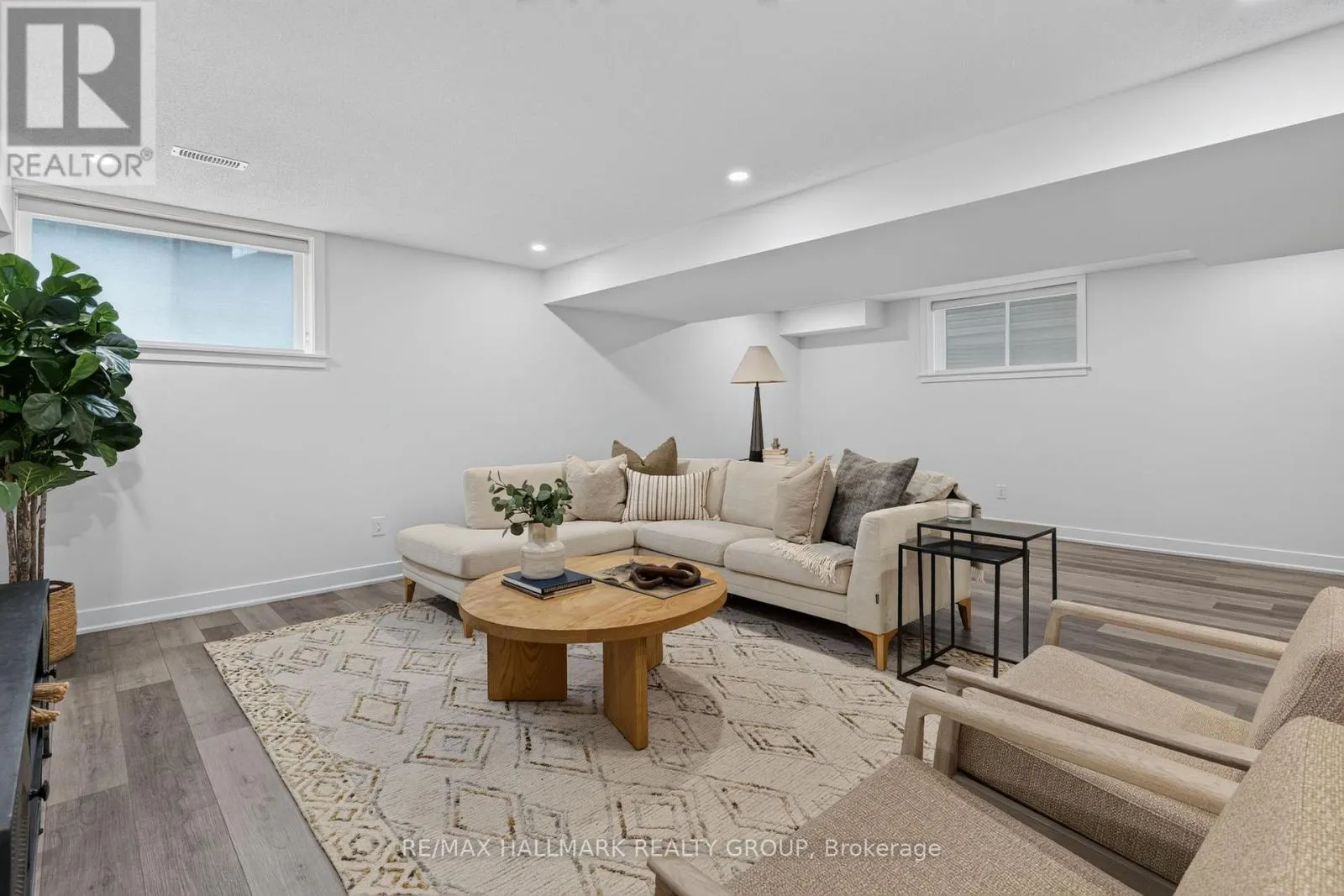 1033 HYDRANGEA AVENUE