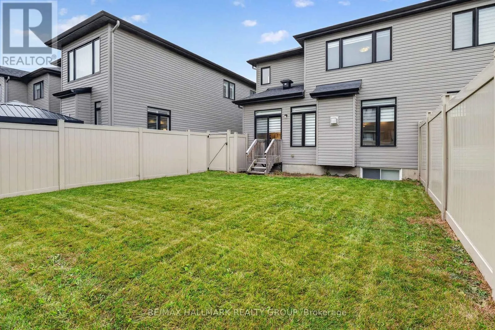 1033 HYDRANGEA AVENUE