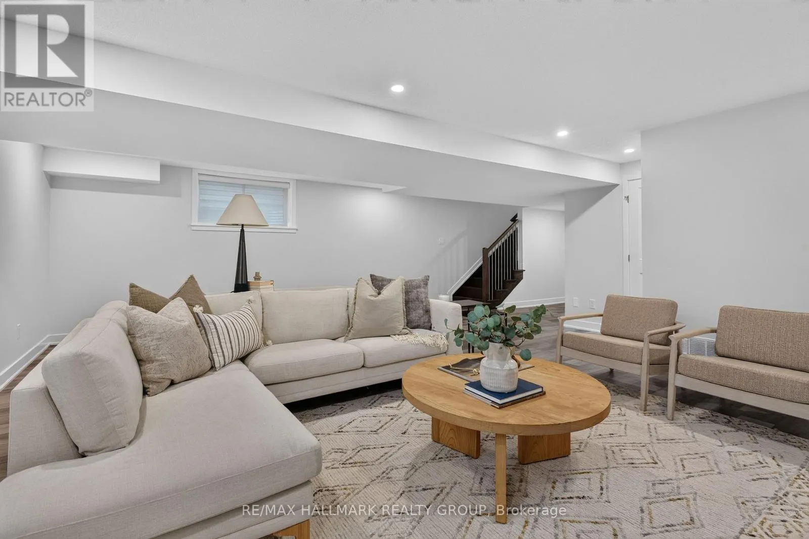1033 HYDRANGEA AVENUE