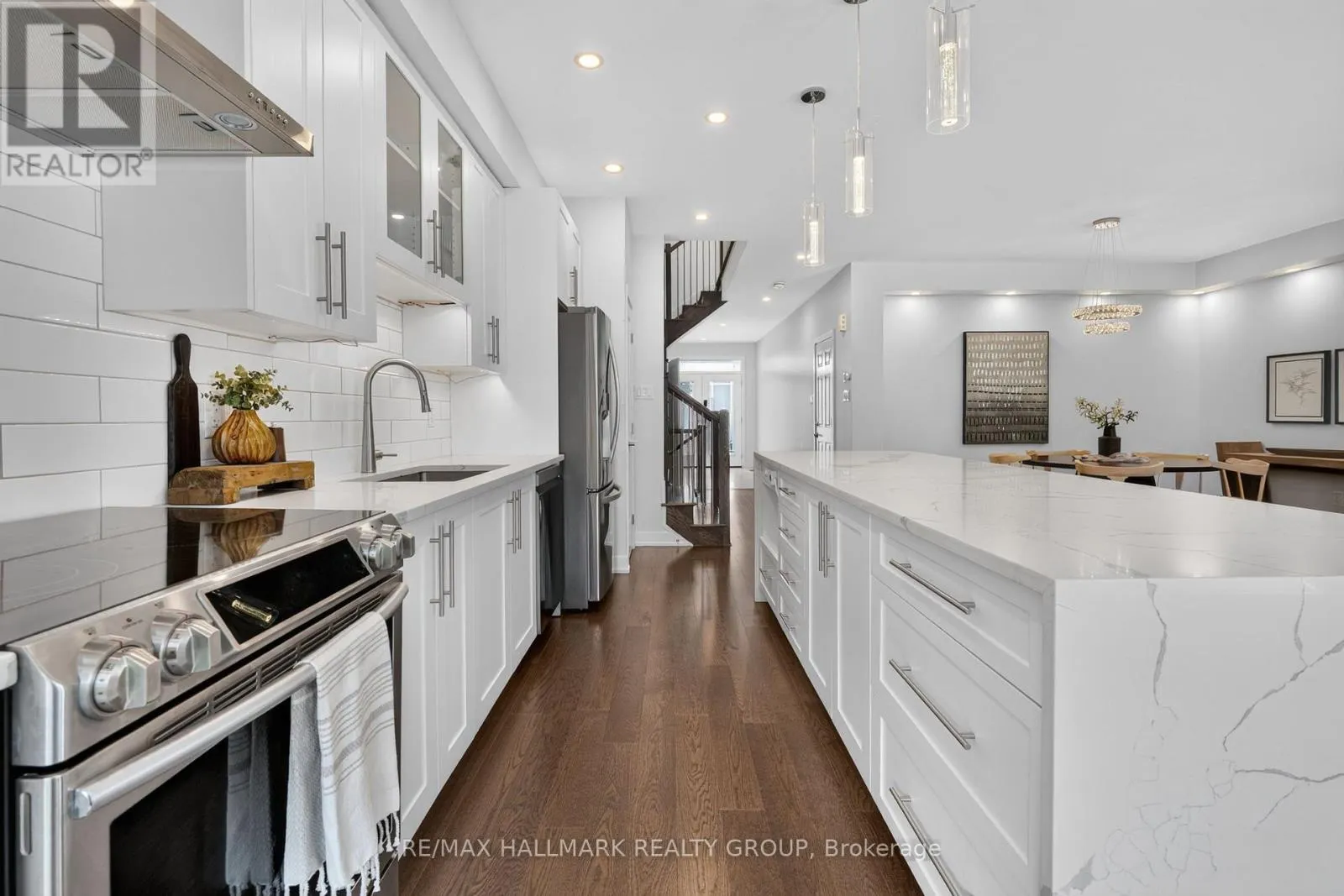 1033 HYDRANGEA AVENUE