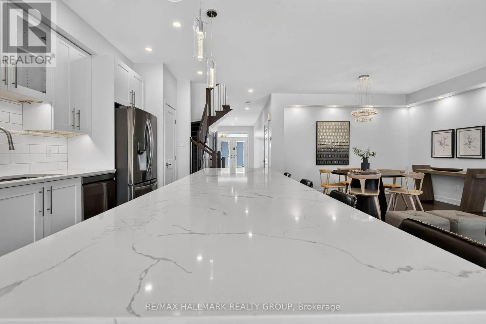 1033 HYDRANGEA AVENUE