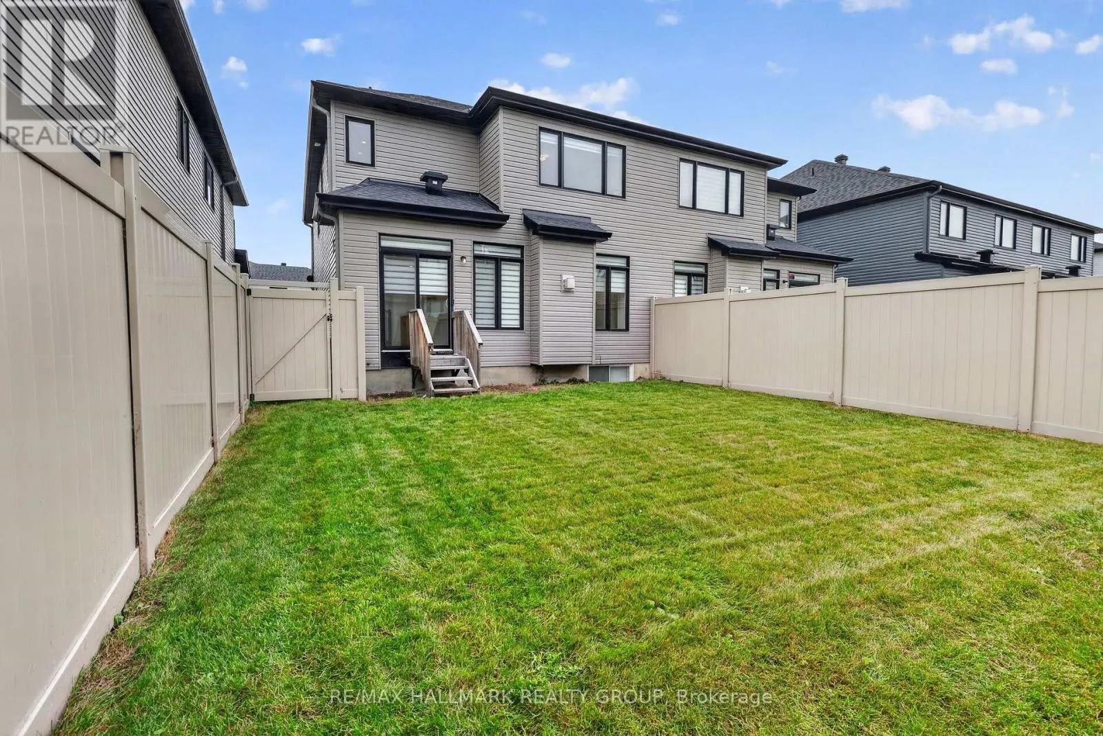 1033 HYDRANGEA AVENUE