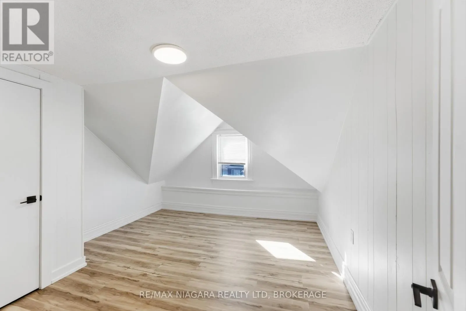 UPPER - 34 HAIG STREET #Upper