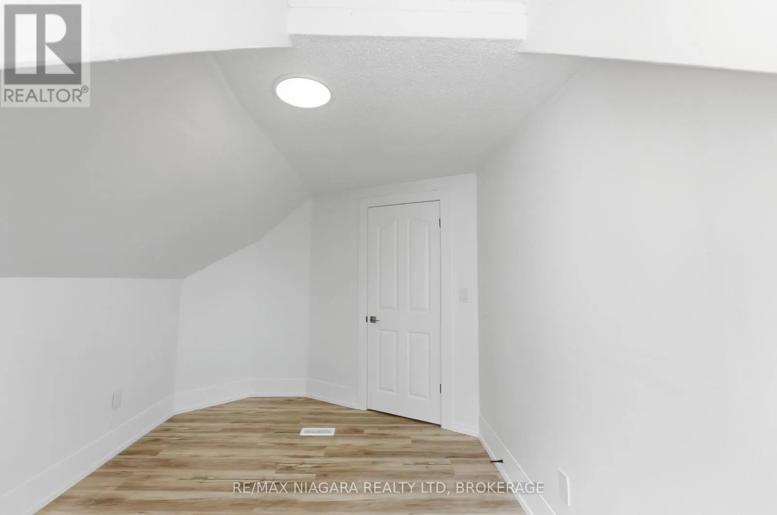 UPPER - 34 HAIG STREET #Upper