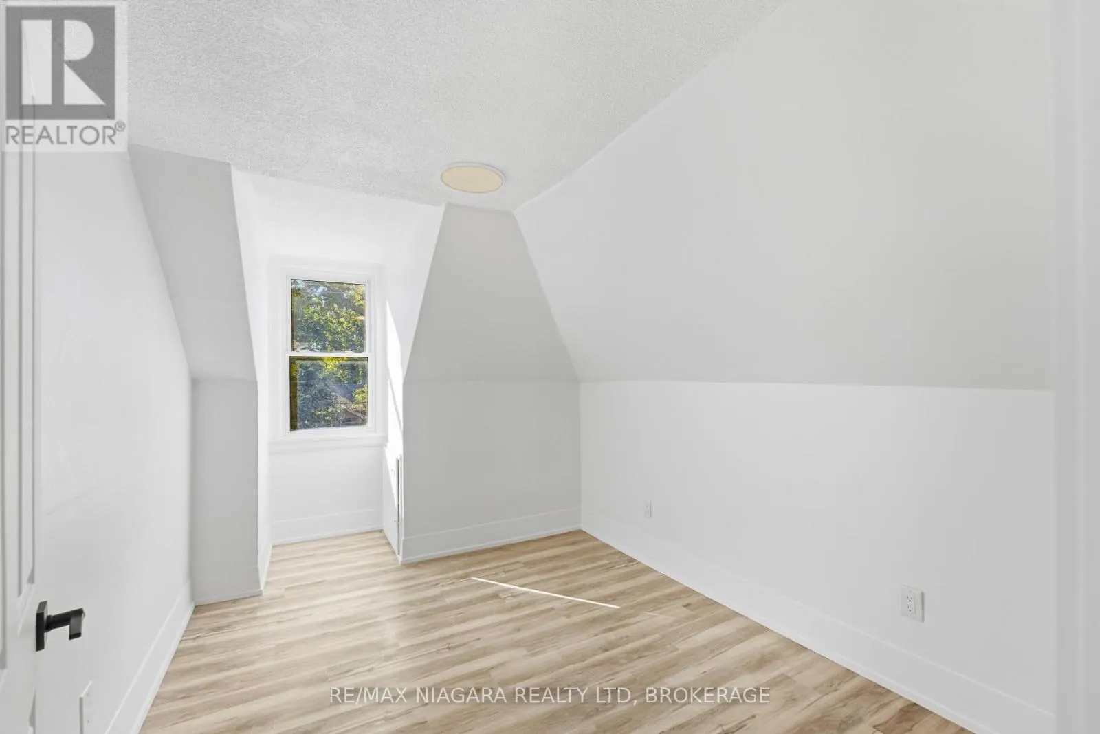 UPPER - 34 HAIG STREET #Upper
