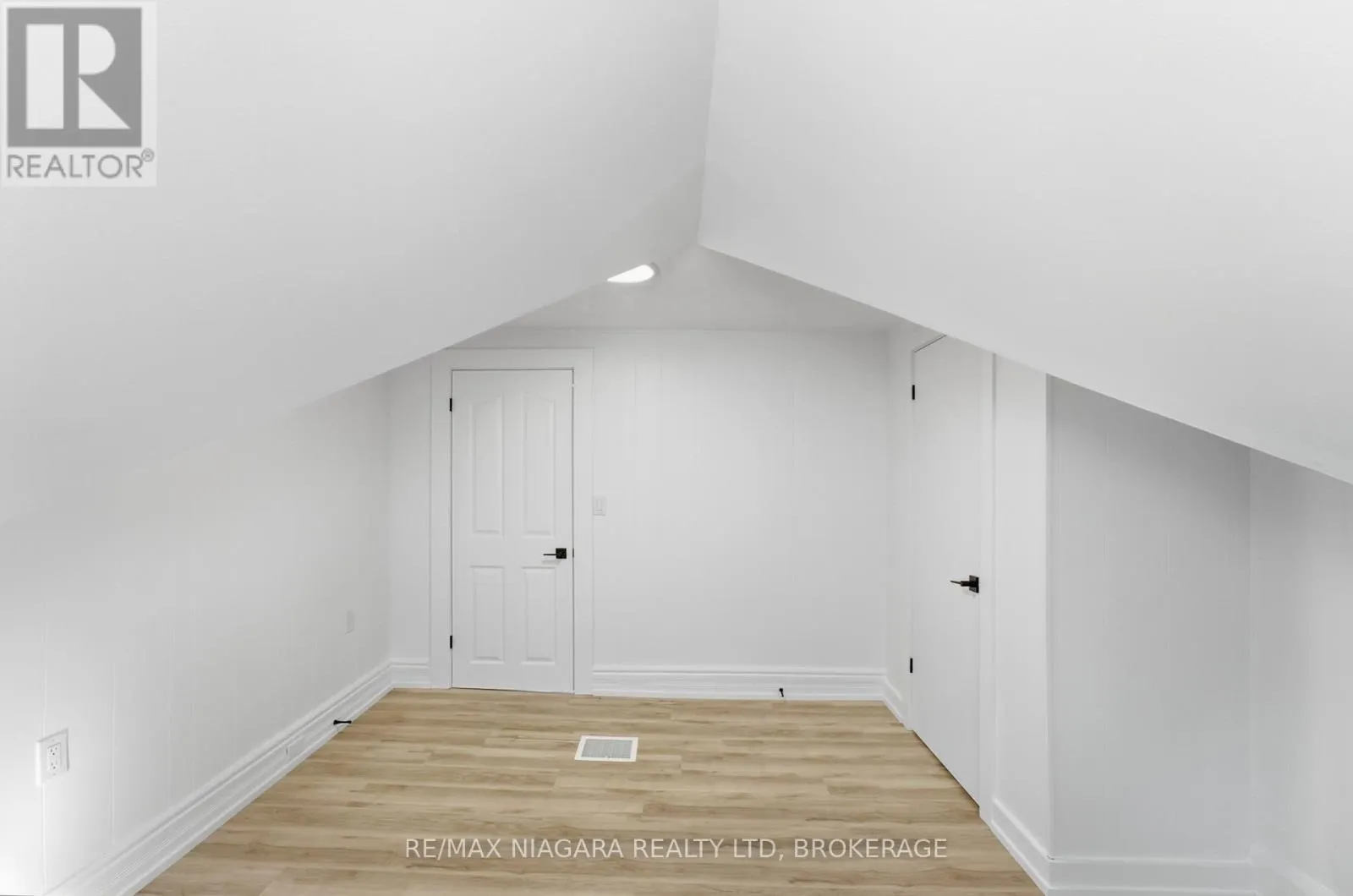 UPPER - 34 HAIG STREET #Upper