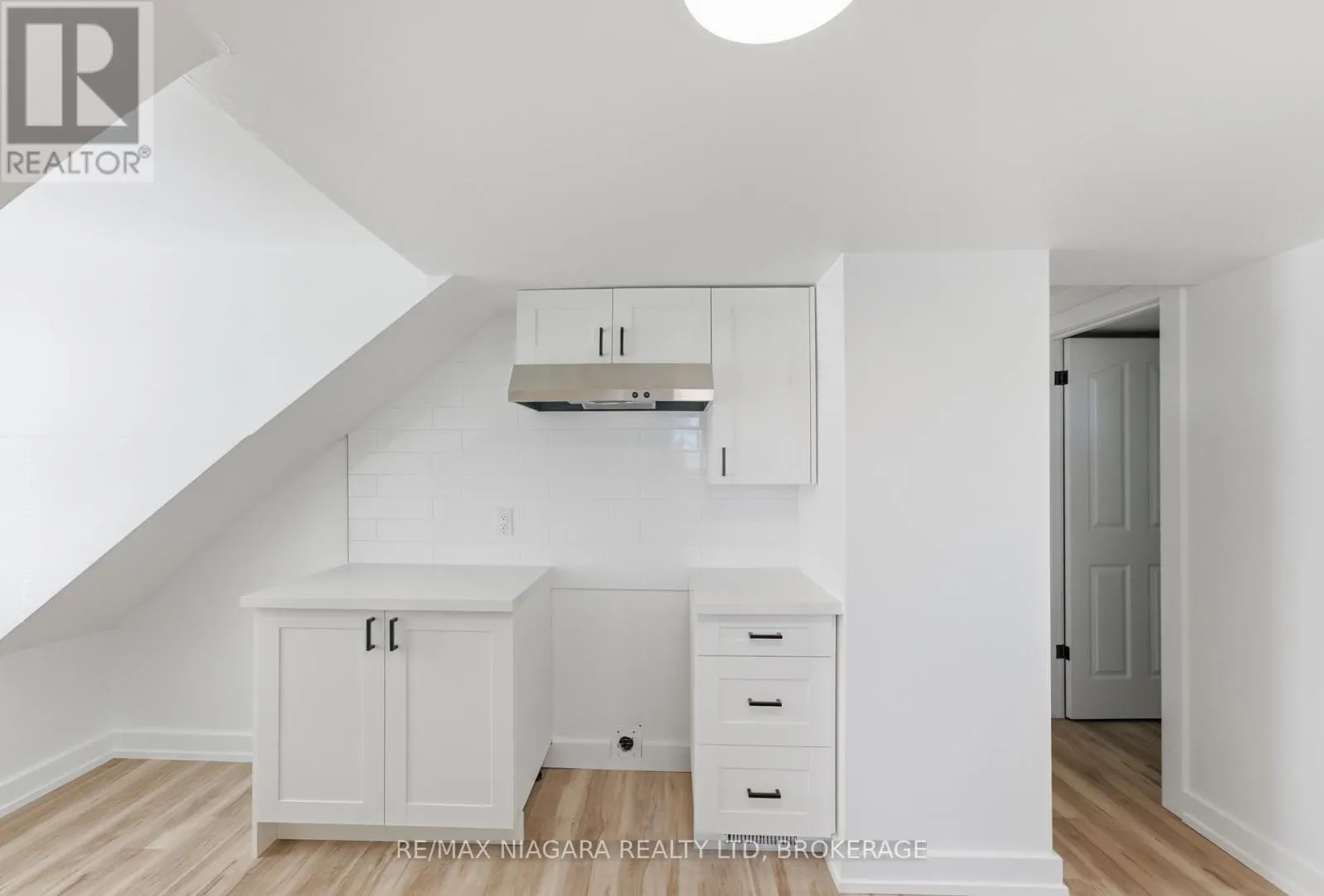 UPPER - 34 HAIG STREET #Upper
