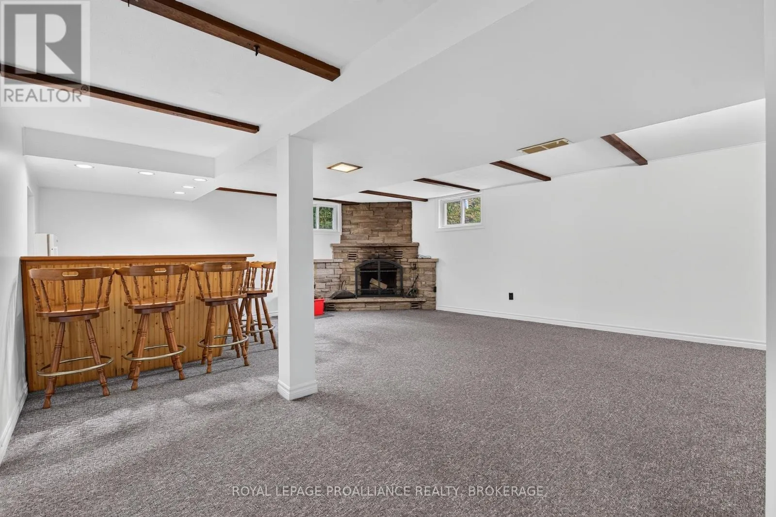 935 MCKNIGHT ROAD