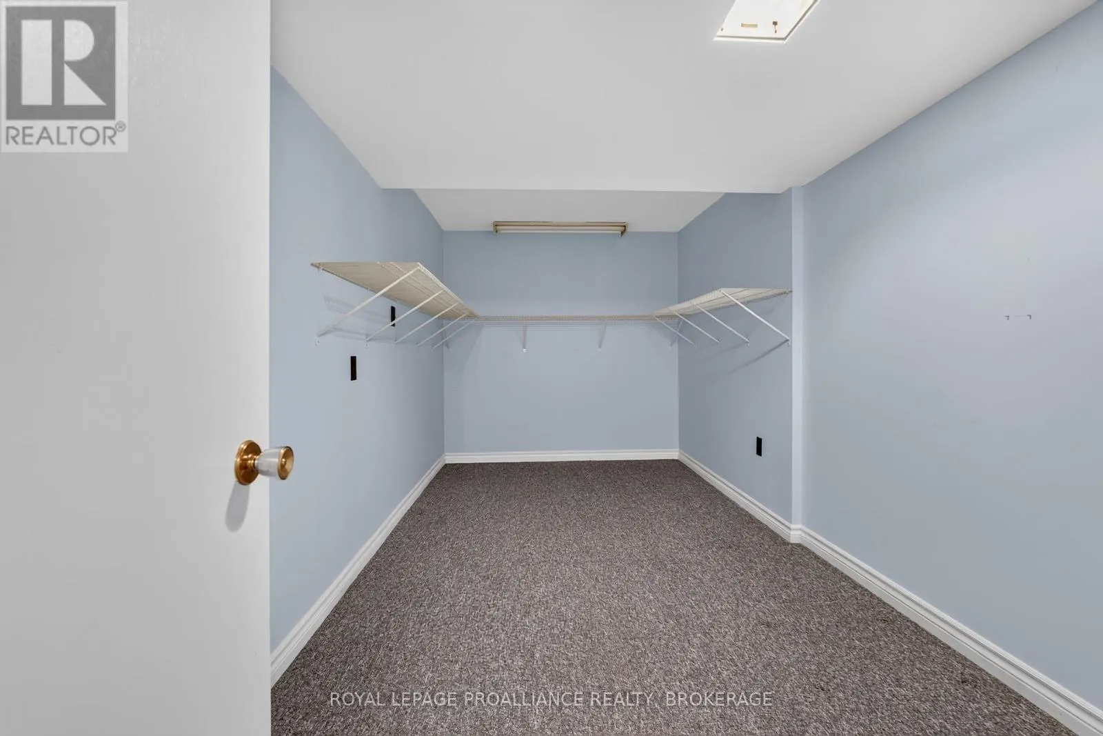 935 MCKNIGHT ROAD