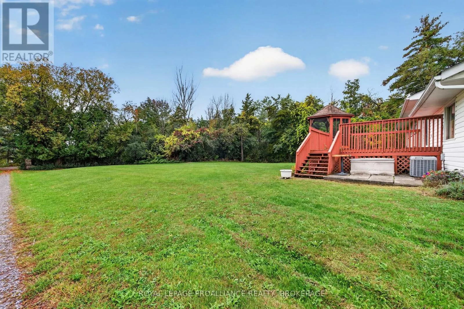 935 MCKNIGHT ROAD