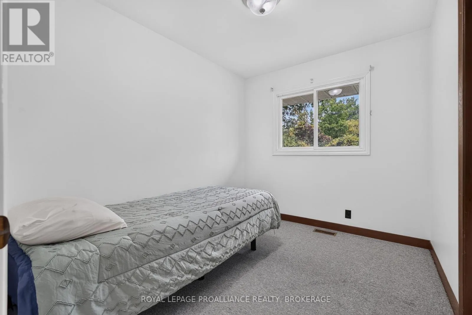 935 MCKNIGHT ROAD