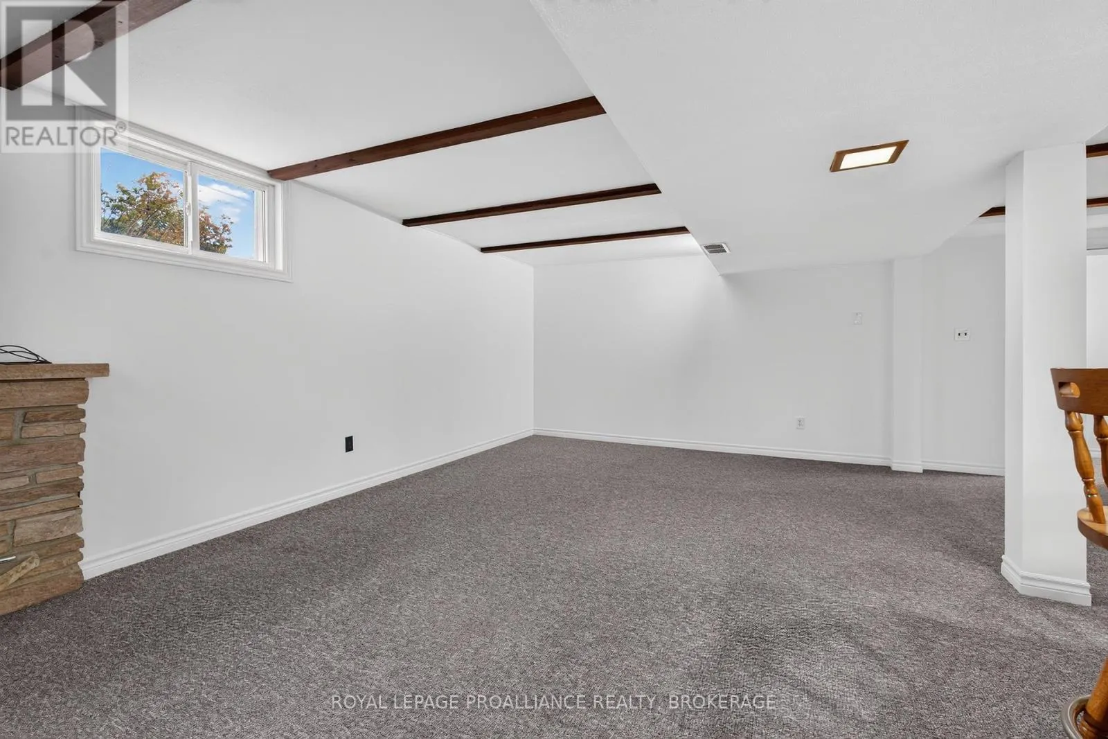 935 MCKNIGHT ROAD