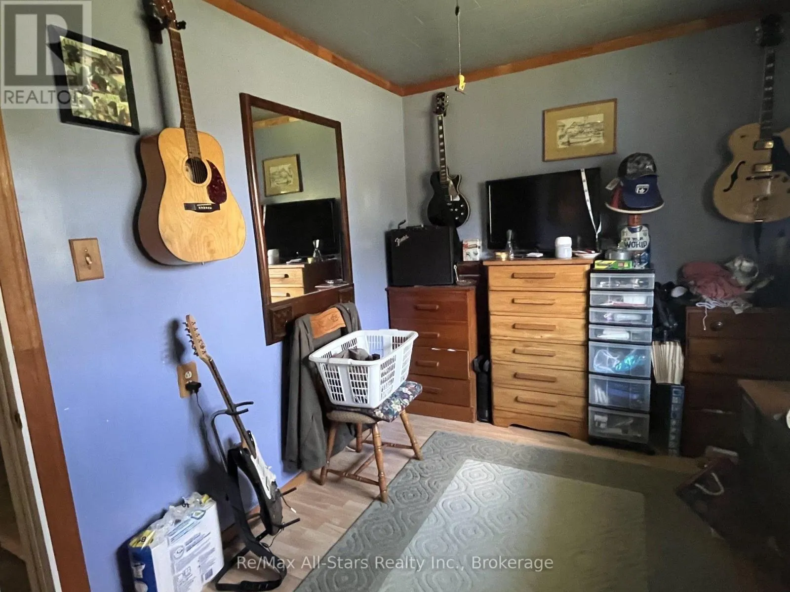2 ALEXANDER AVENUE