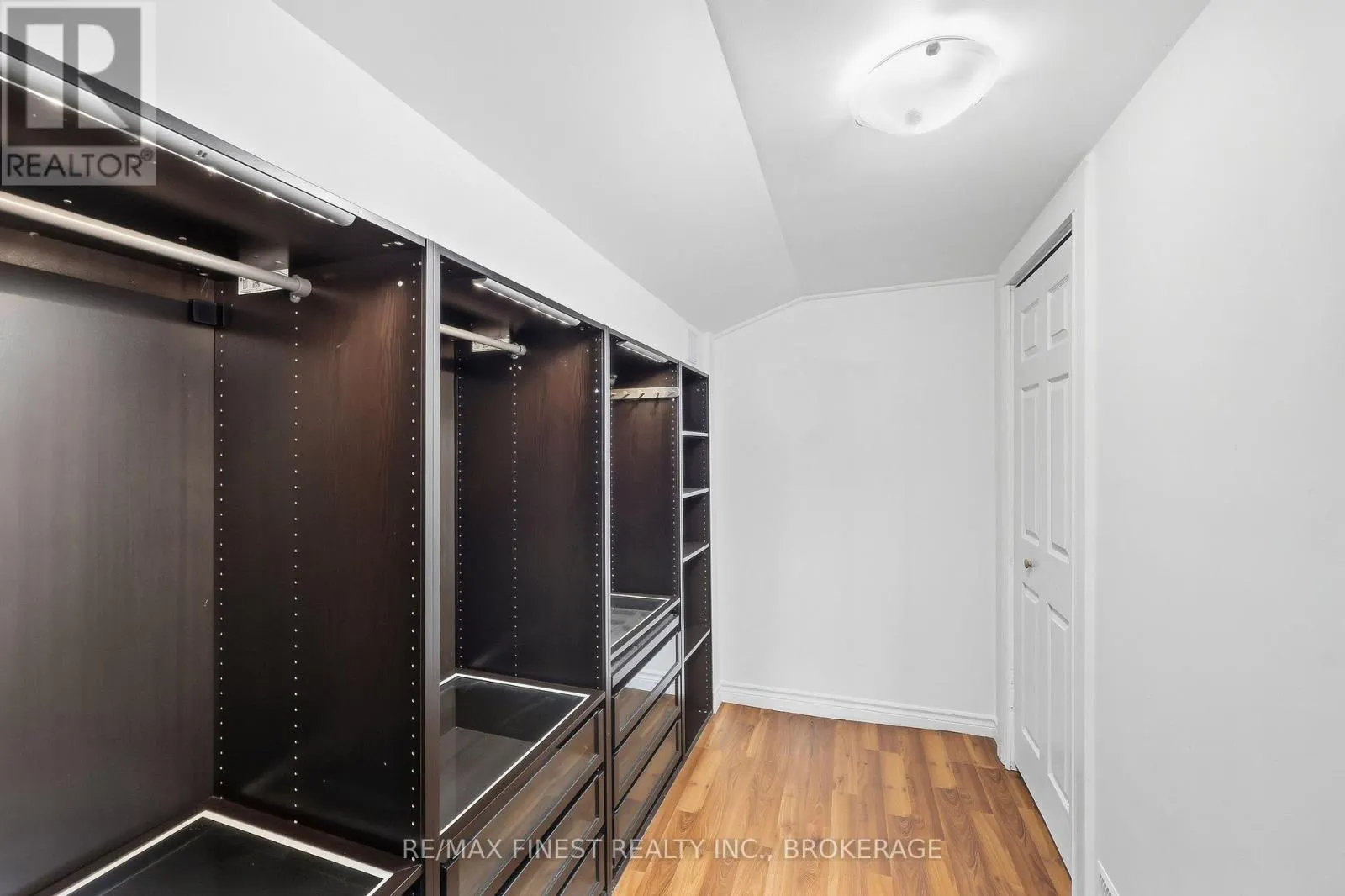 571 CENTREVILLE ROAD