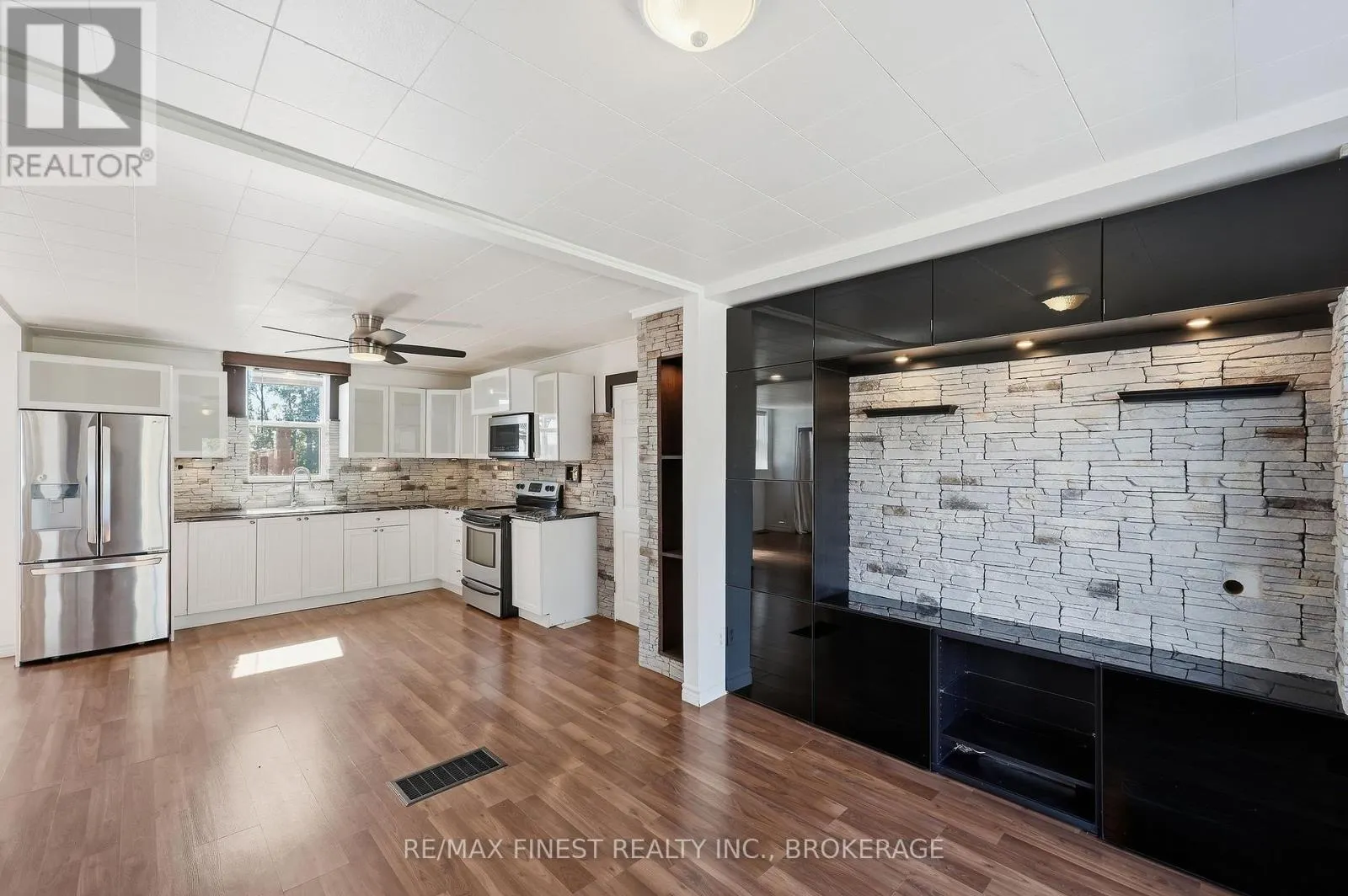 571 CENTREVILLE ROAD