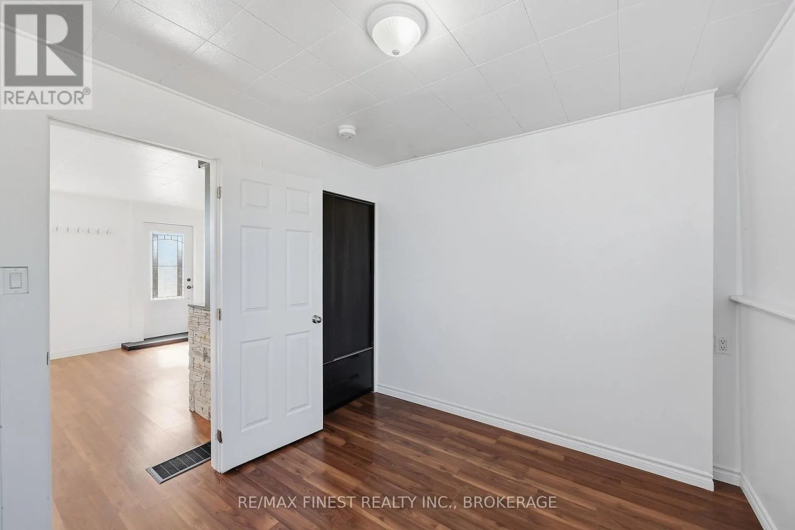 571 CENTREVILLE ROAD