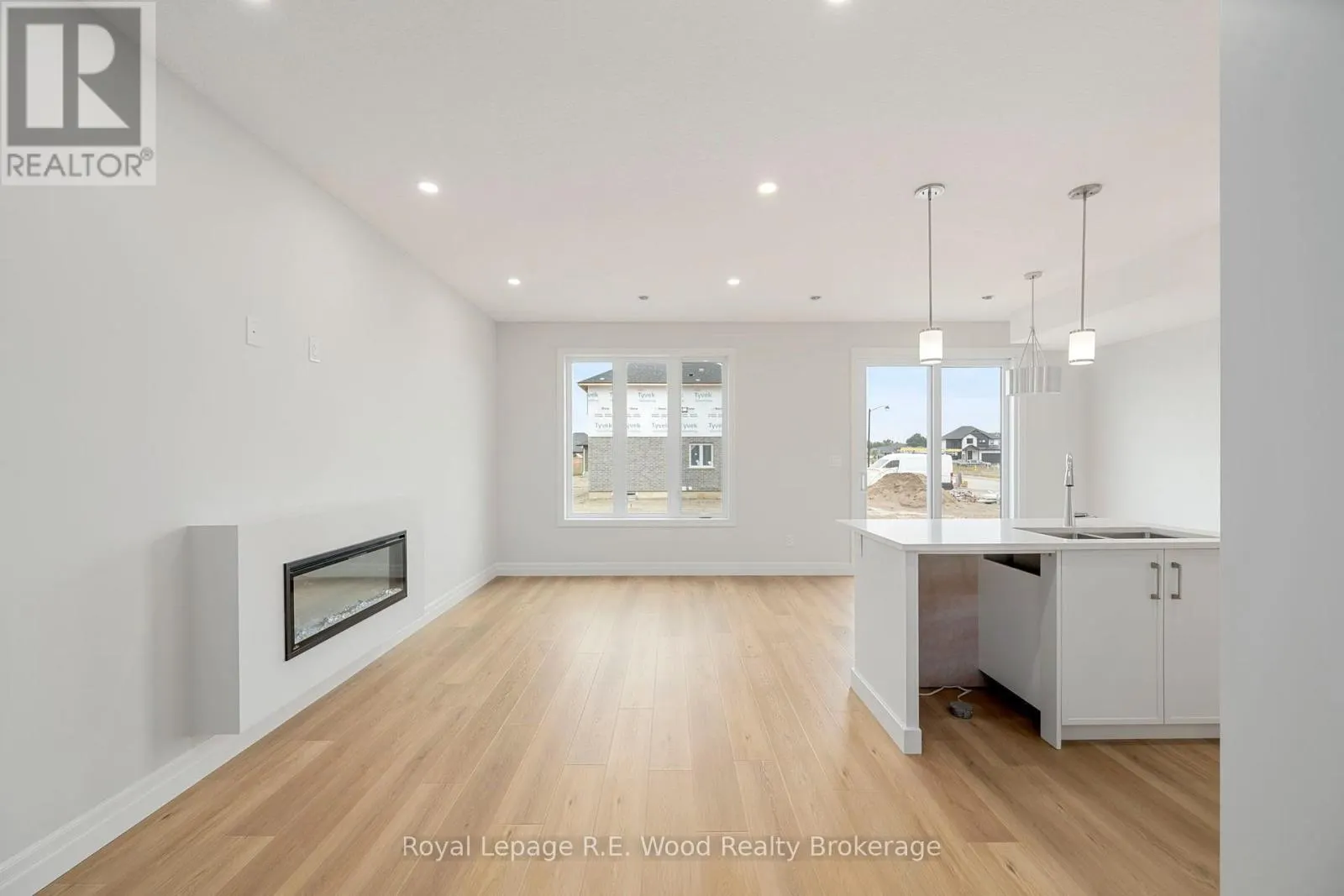 3 HOYLAKE ROAD
