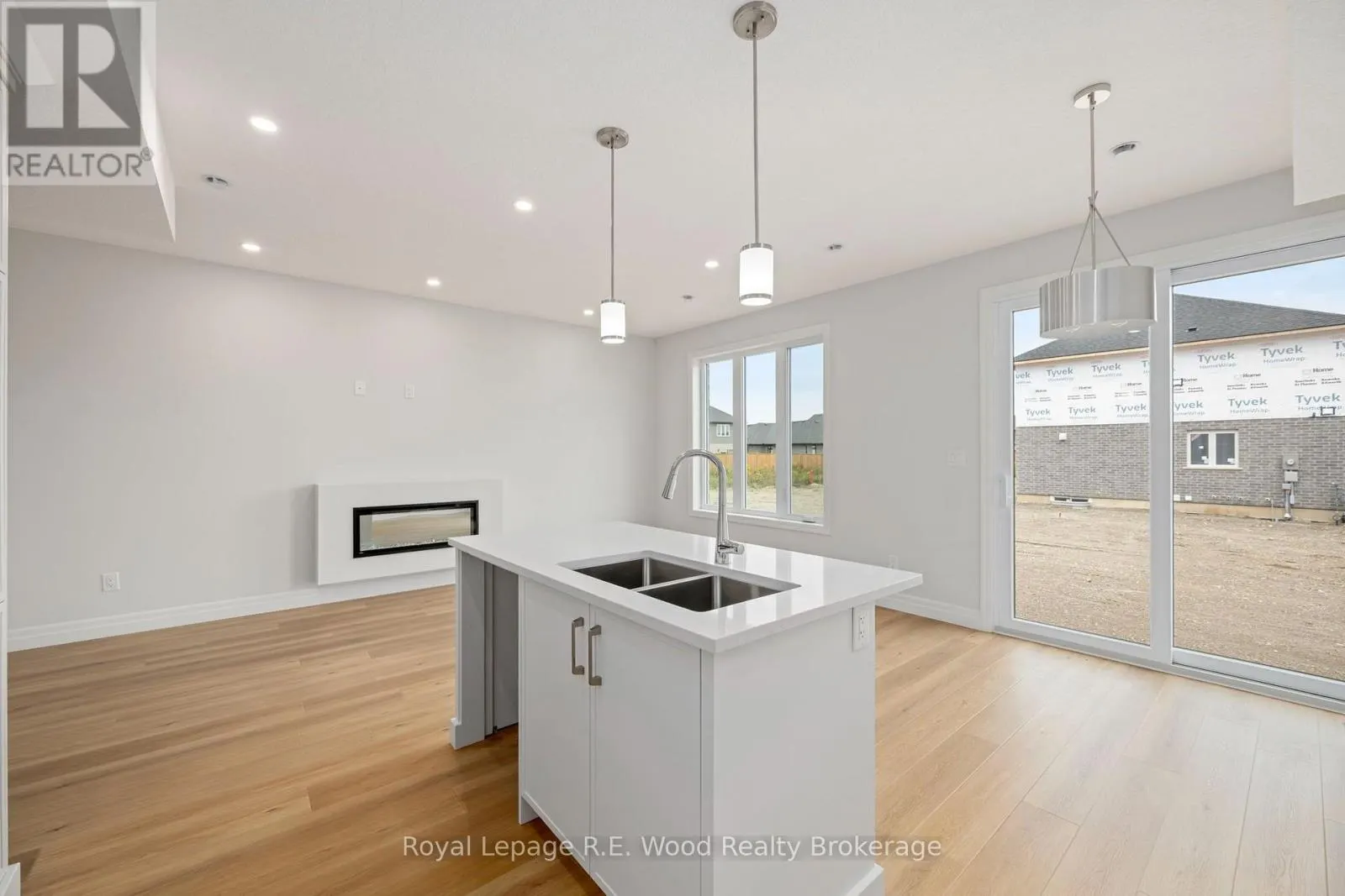 3 HOYLAKE ROAD