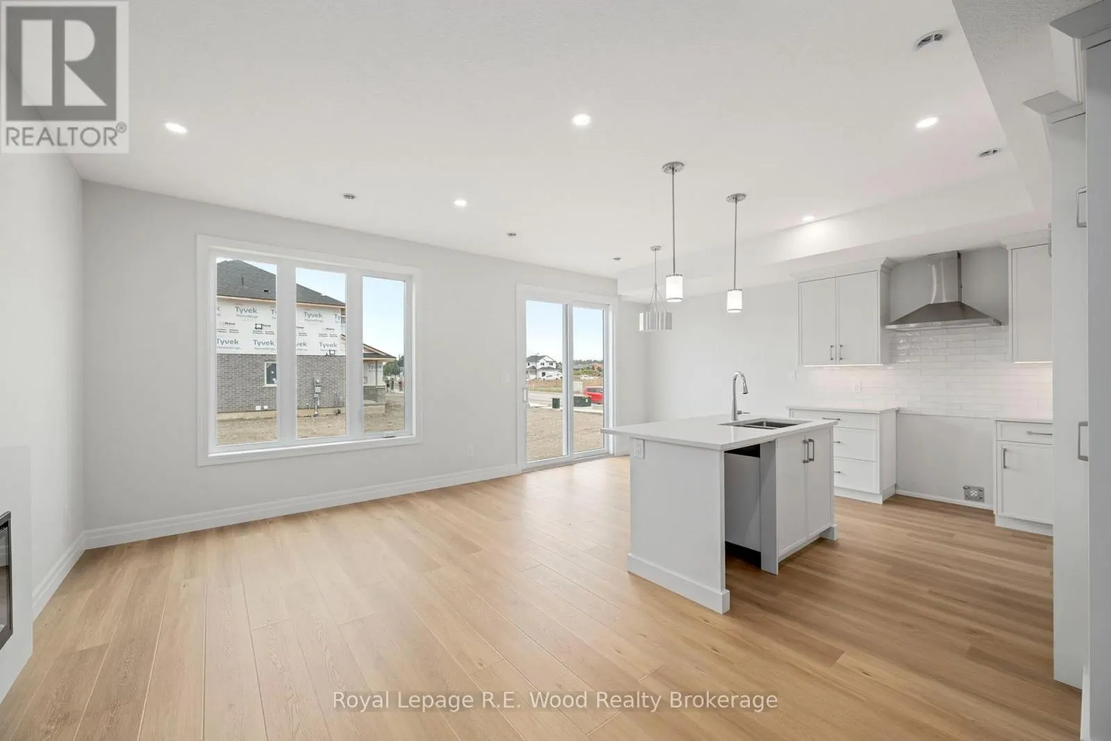 3 HOYLAKE ROAD
