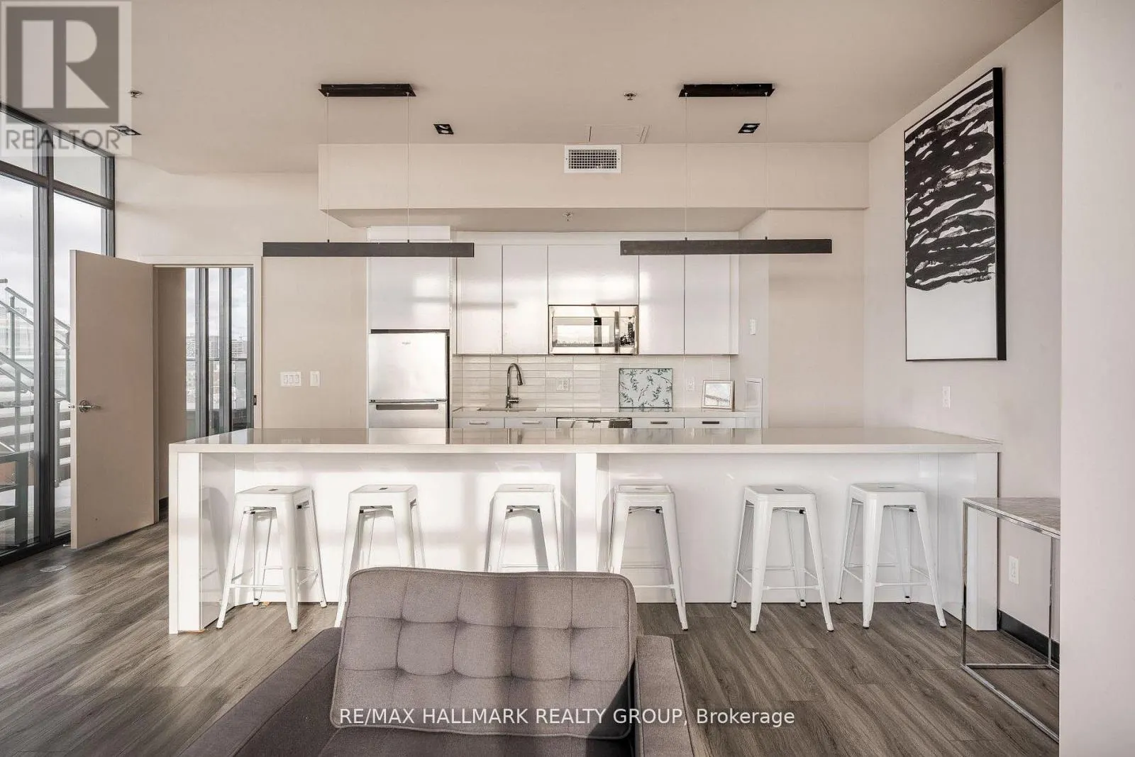 710 - 203 CATHERINE STREET W