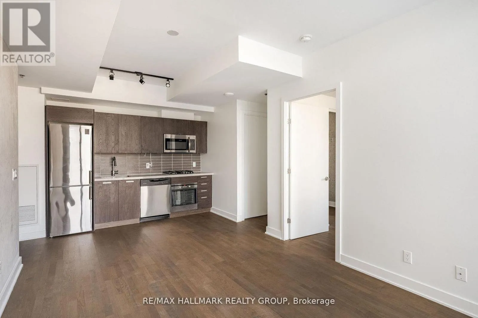 710 - 203 CATHERINE STREET W