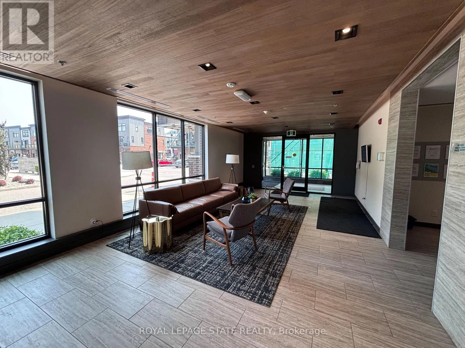 309 - 40 ESPLANADE LANE