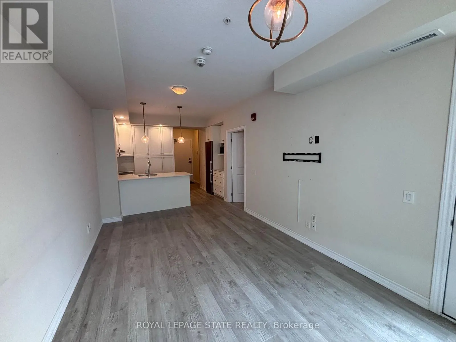 309 - 40 ESPLANADE LANE