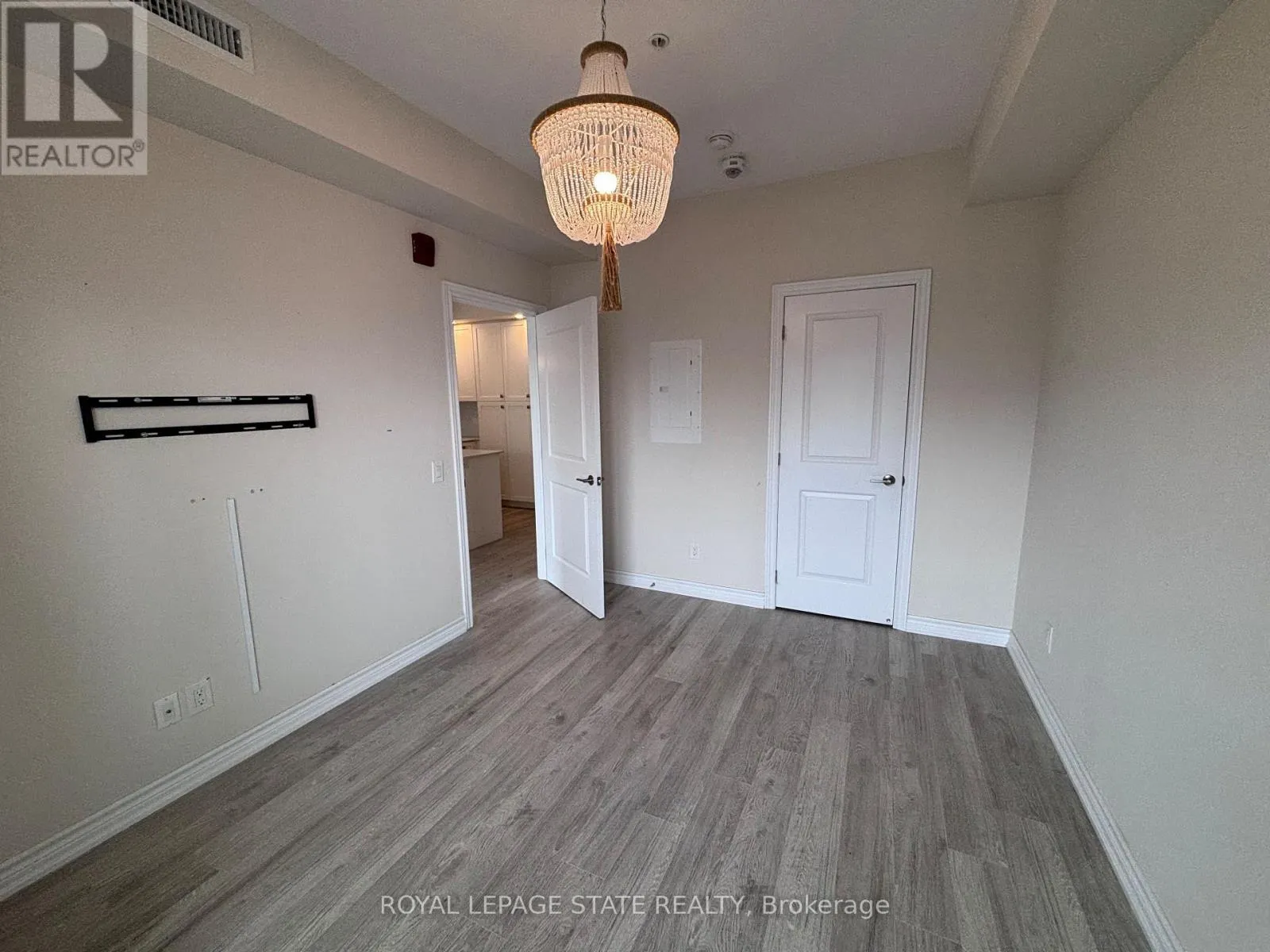 309 - 40 ESPLANADE LANE