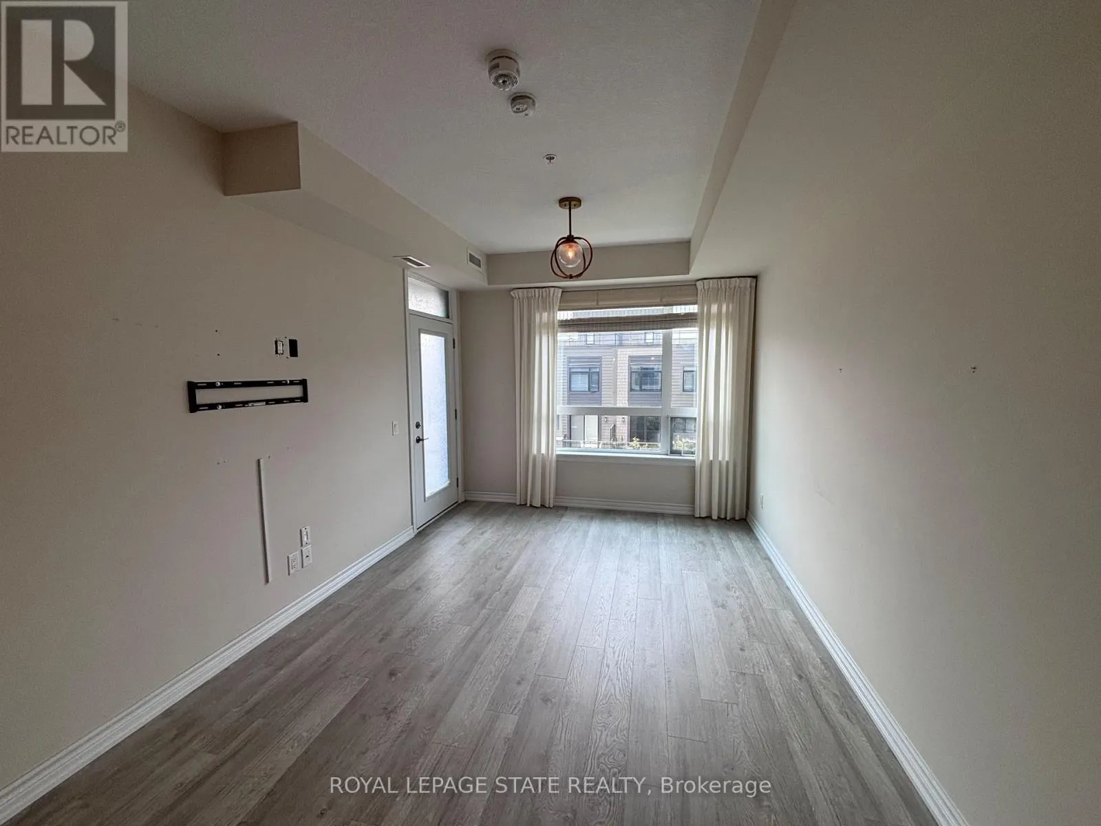 309 - 40 ESPLANADE LANE
