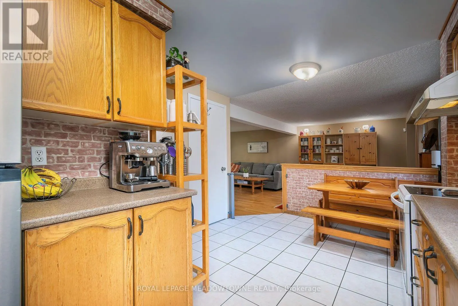209 ELMIRA ROAD S