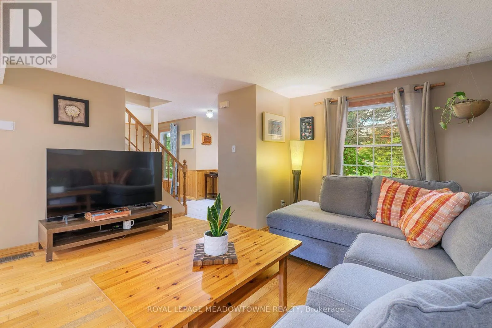 209 ELMIRA ROAD S