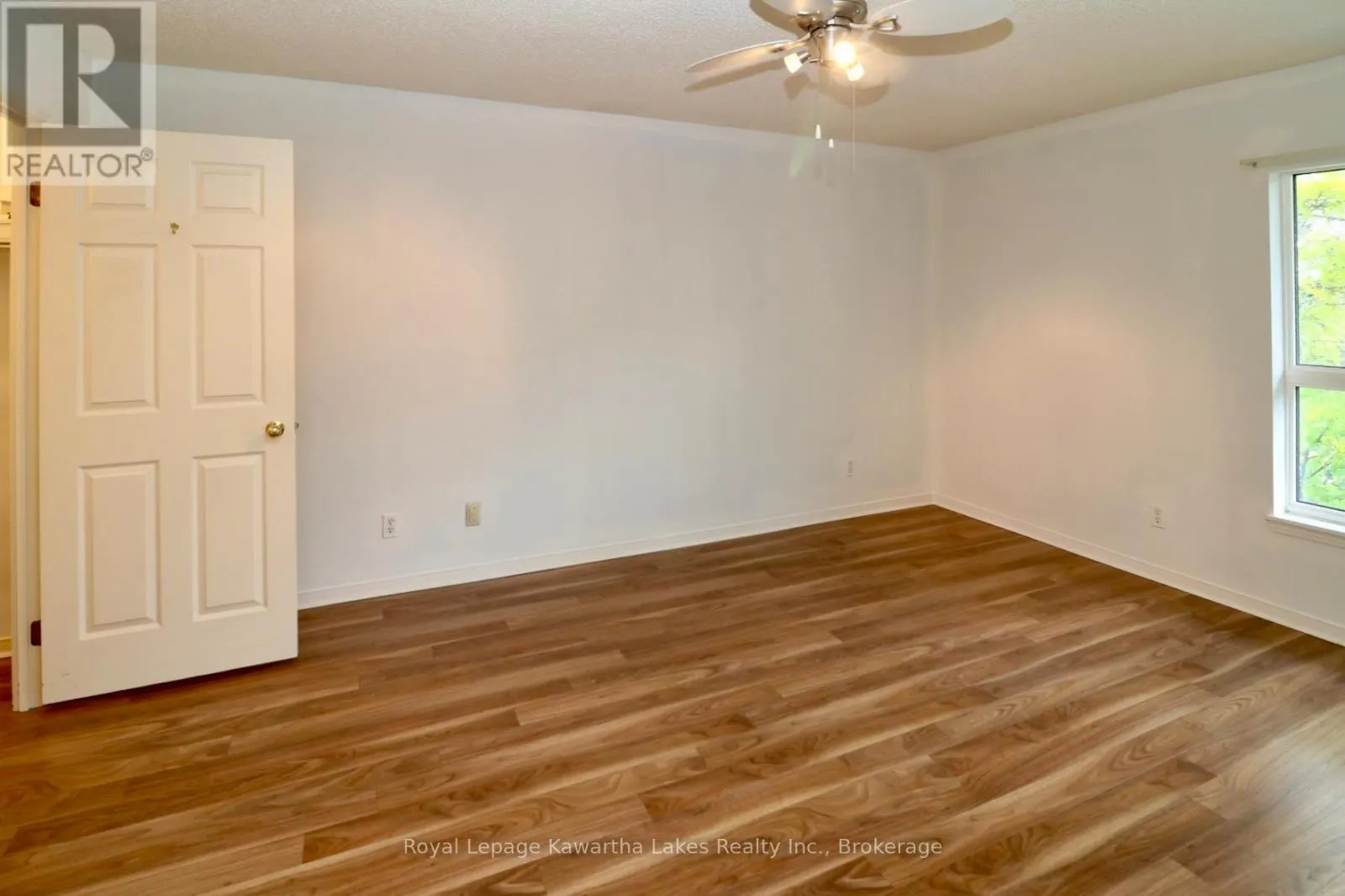 303 - 4 HERITAGE WAY #303