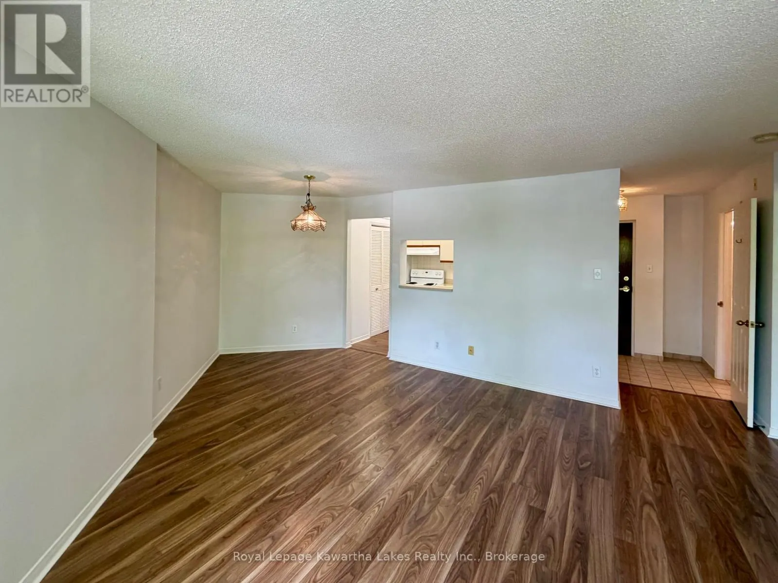 303 - 4 HERITAGE WAY #303
