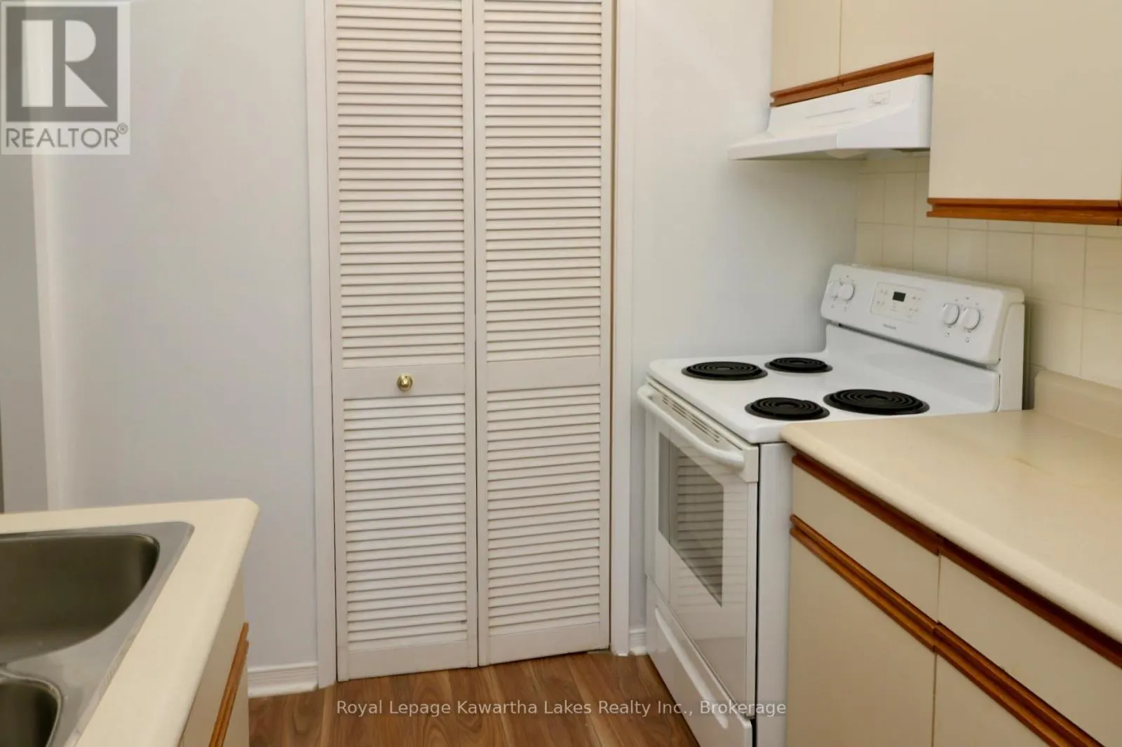 303 - 4 HERITAGE WAY #303
