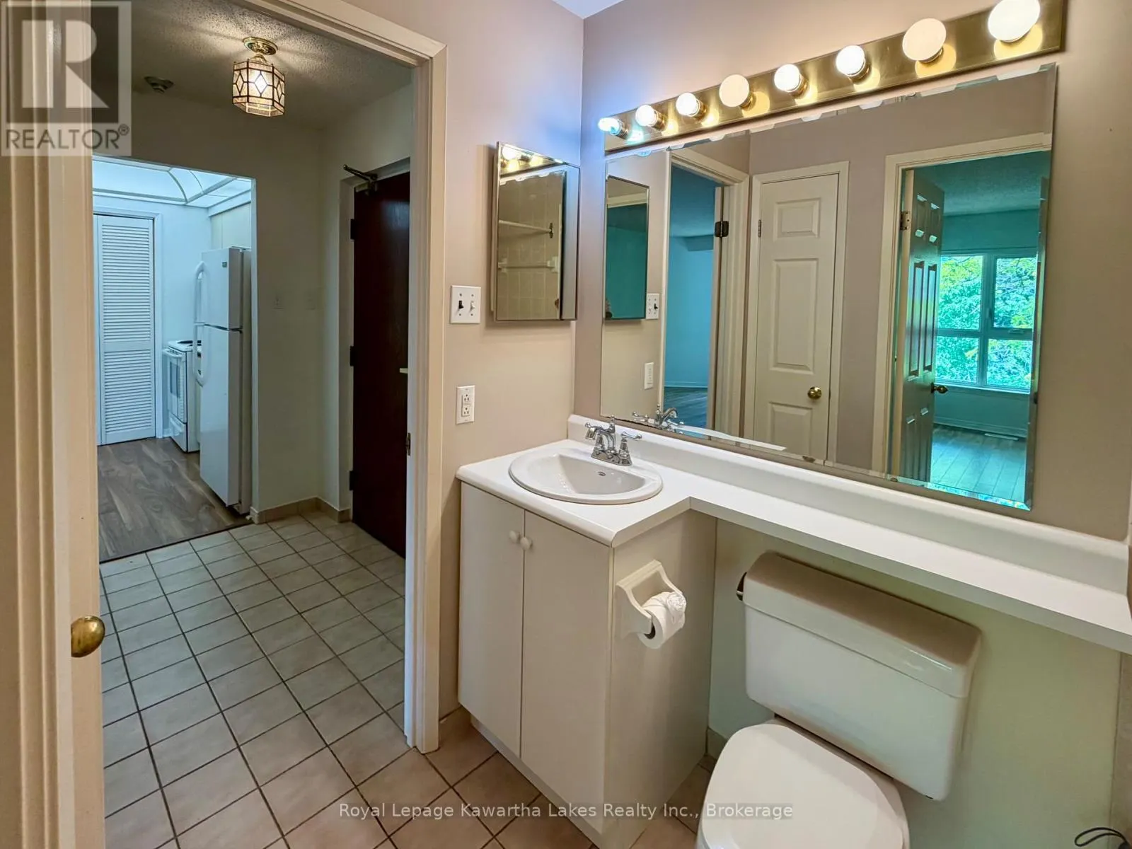 303 - 4 HERITAGE WAY #303