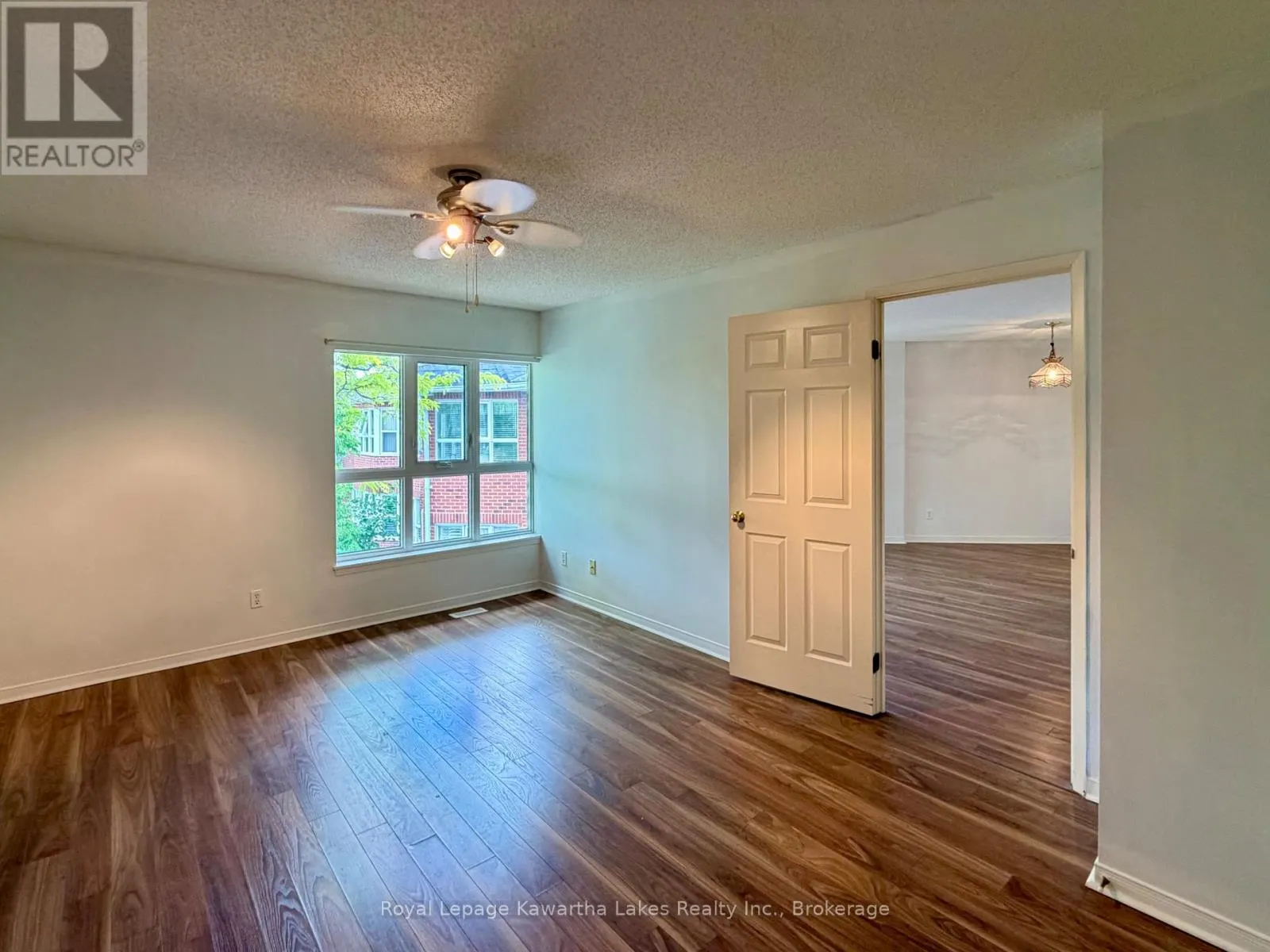 303 - 4 HERITAGE WAY #303