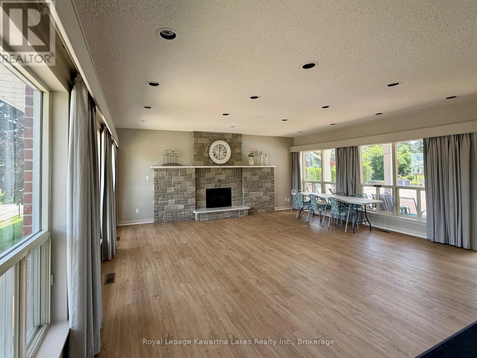 303 - 4 HERITAGE WAY #303