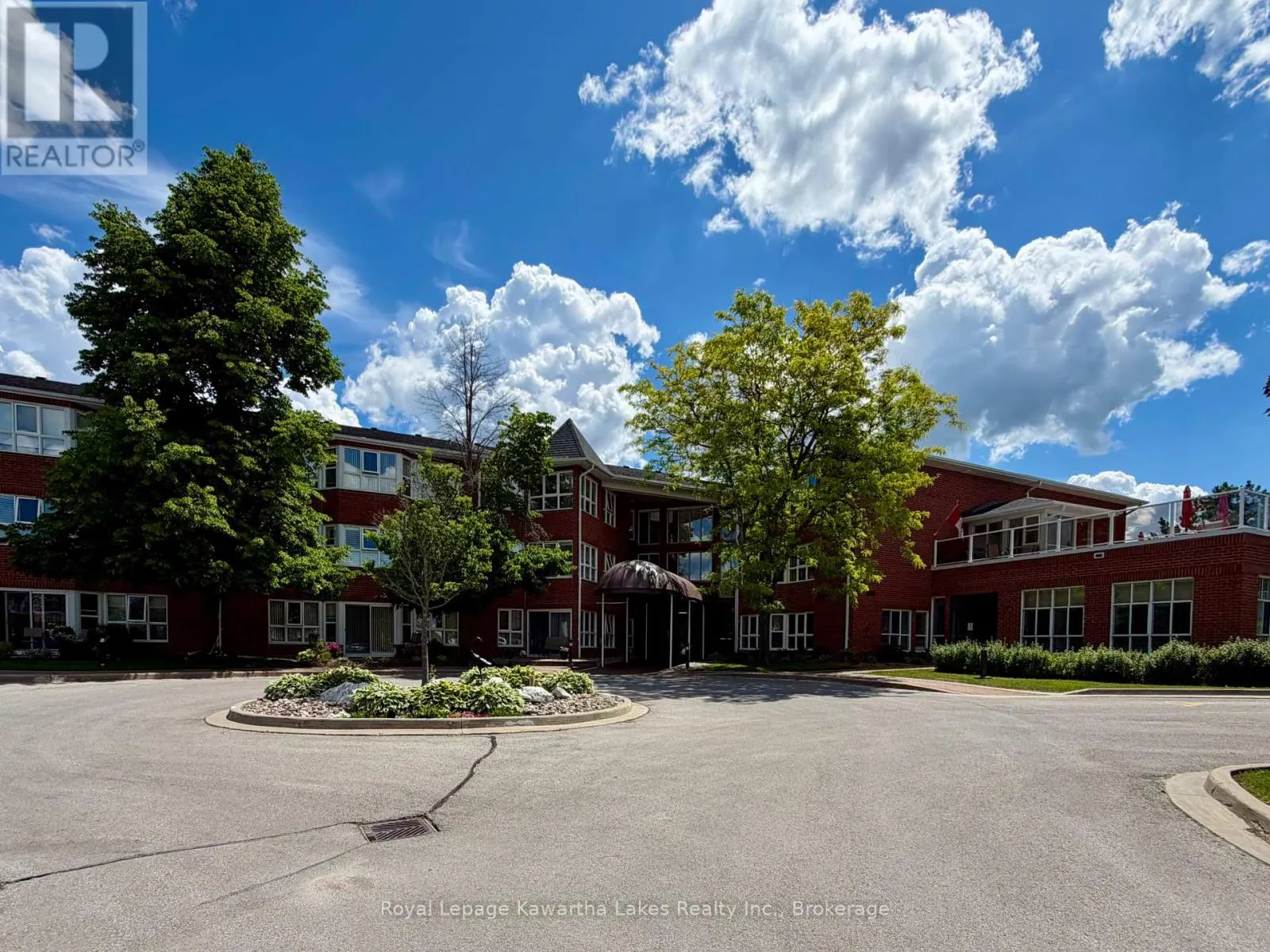 303 - 4 HERITAGE WAY #303