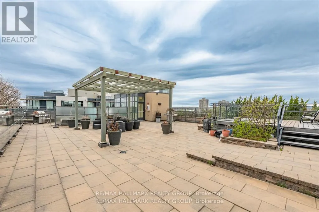 319 - 101 RICHMOND ROAD