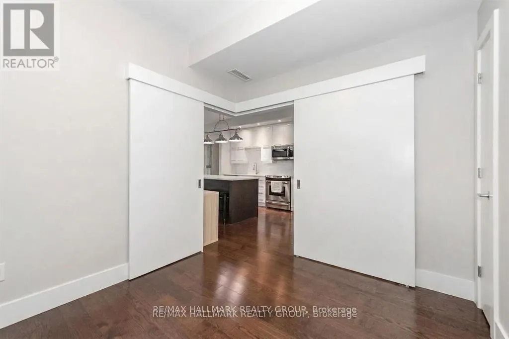 319 - 101 RICHMOND ROAD