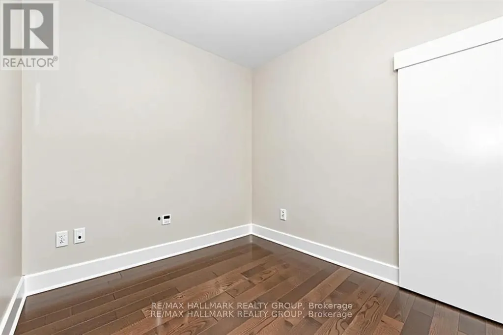 319 - 101 RICHMOND ROAD
