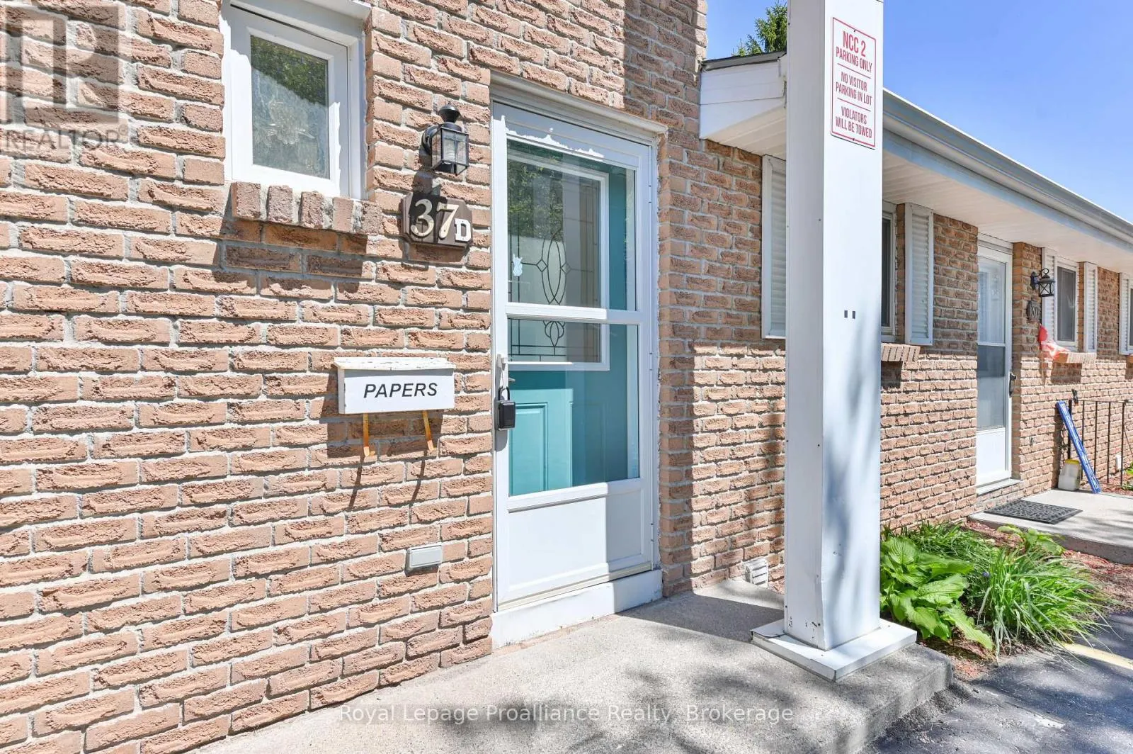 D - 37 YOUNG STREET #D