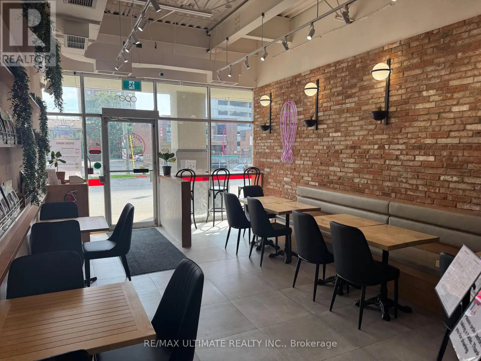 12 - 255 KING STREET N